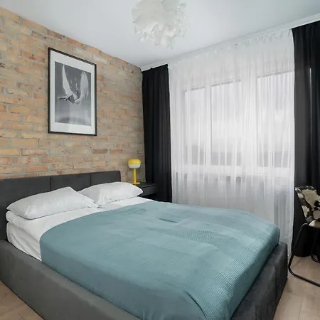 Spacious In A Quiet Area Of By Renters