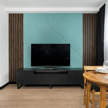Spacious In A Quiet Area Of By Renters Appartement Poznań