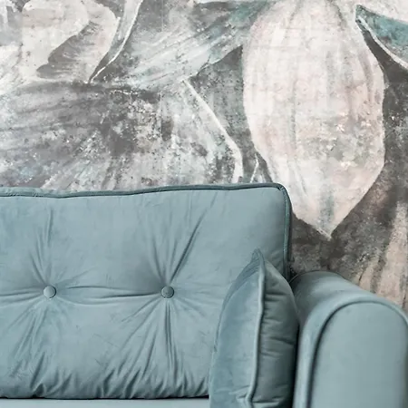 Spacious In A Quiet Area Of By Renters Apartman