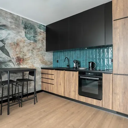 Spacious In A Quiet Area Of By Renters Appartement