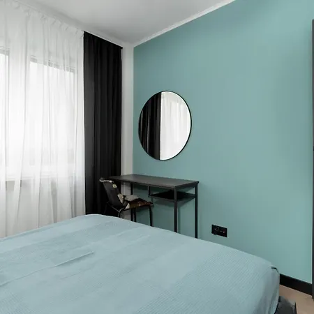 Spacious In A Quiet Area Of By Renters Appartement *