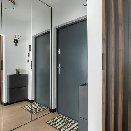 Spacious In A Quiet Area Of By Renters *