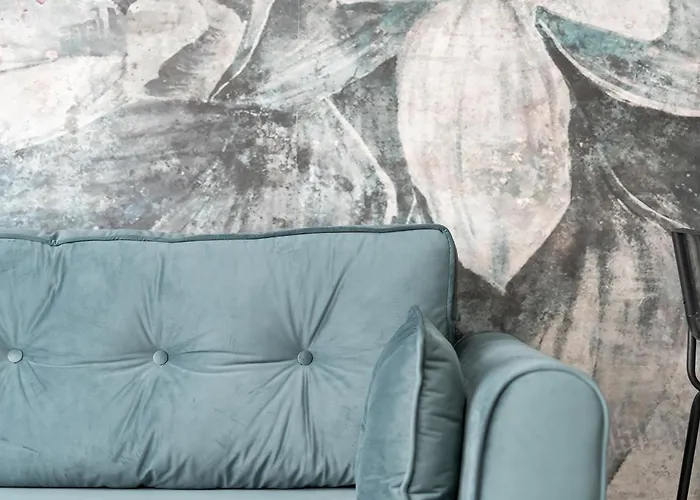 Spacious In A Quiet Area Of By Renters Apartman