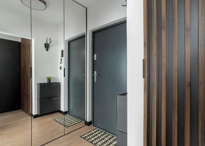 Spacious In A Quiet Area Of By Renters *